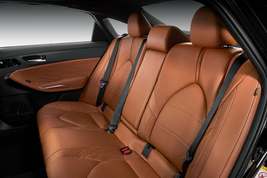 Интерьер Toyota Avalon Hybrid Limited 2018 года  (фото 6 из 34)